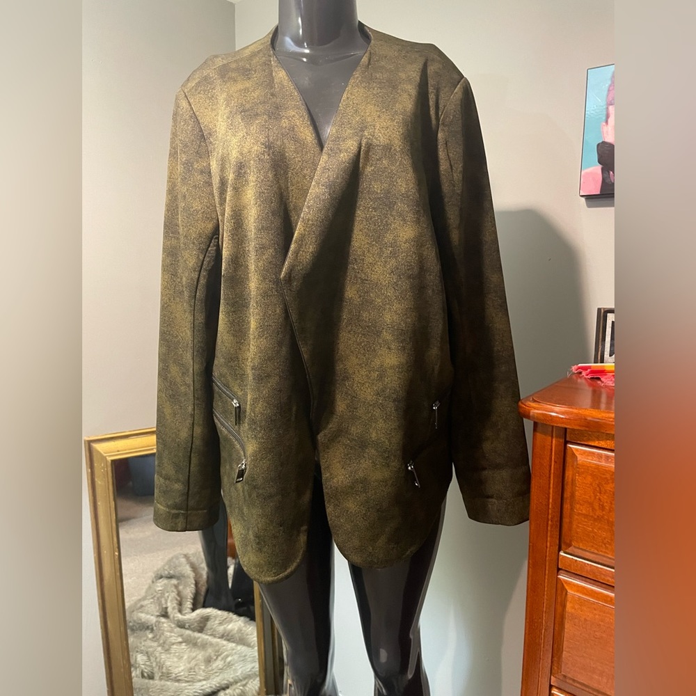 Women’s Plus Size Boutique Blazer ( 1X )